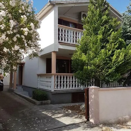Apartment Plahuter 1 *