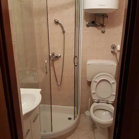 Plahuter 1 Apartment Gornji Karin