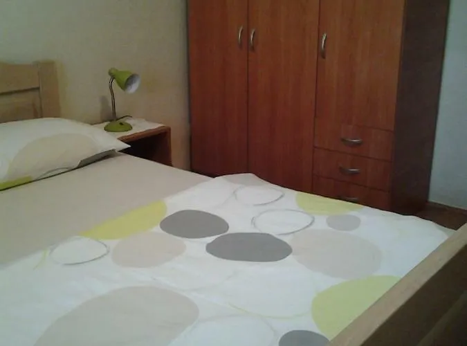 Plahuter 1 * Gornji Karin