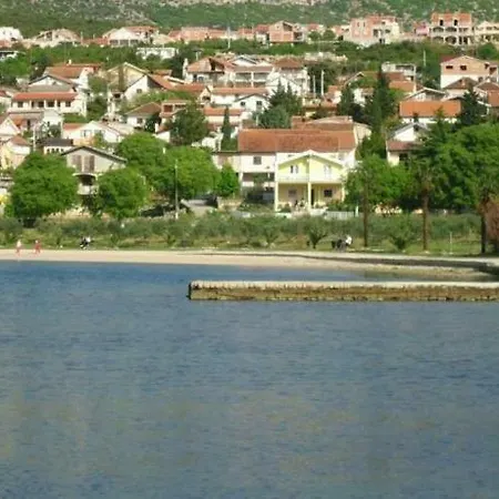 Plahuter 1 Apartment Gornji Karin
