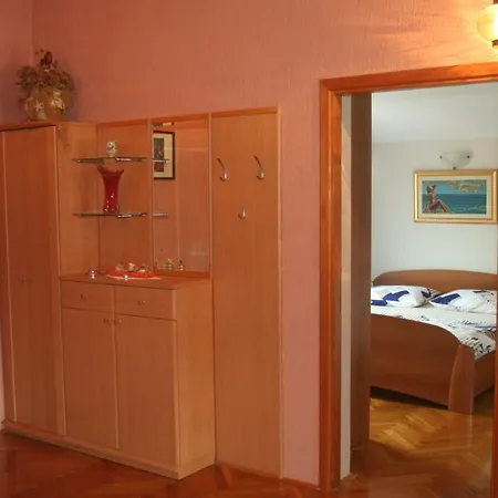 Plahuter 1 * Gornji Karin