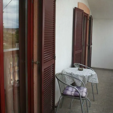 Plahuter 1 Apartment Gornji Karin
