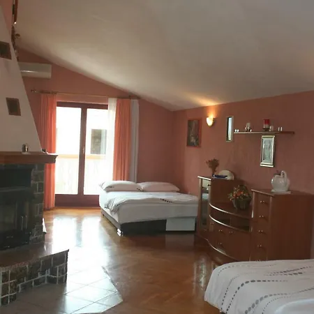 Plahuter 1 * Gornji Karin