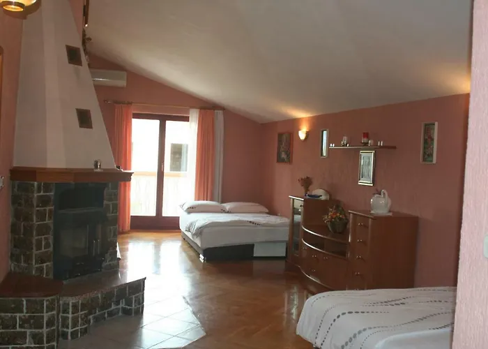 Plahuter 1 * Gornji Karin