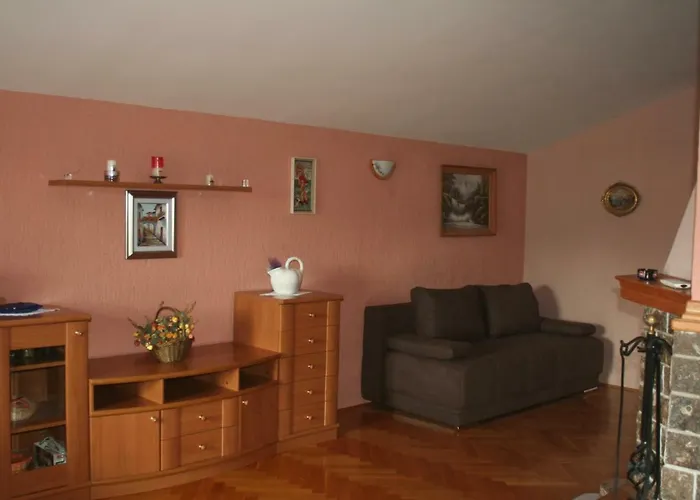 Plahuter 1 Gornji Karin